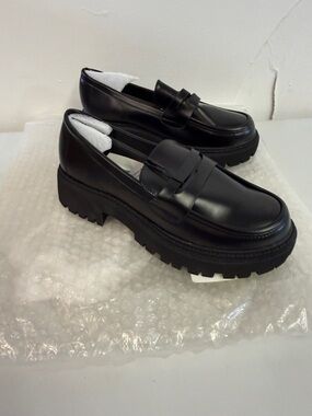 NWT. Cider Black Chunky Platform Loafers. Size 8.